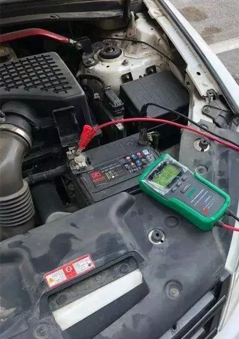 汽车电瓶余电多少充电